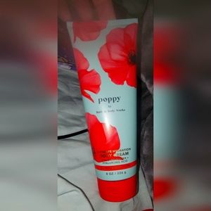 NWT Bath and Body Works Ultimate Hydration Body Cream Poppy